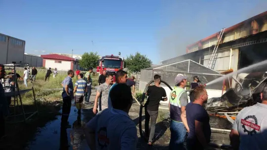 Kayseri'de sucuk üretim fabrikasında yangın