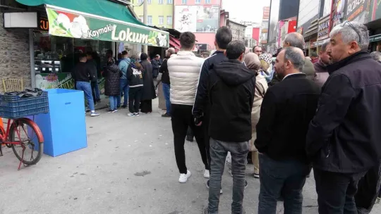 Tarihi Kapalı Çarşı'da bayram yoğunluğu
