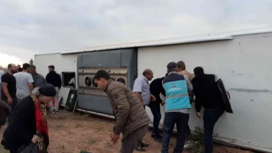 Kayseri'de tur otobüsü devrildi: 31 yaralı