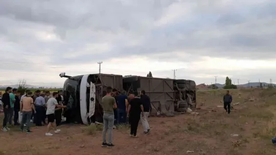 Kayseri'de tur otobüsü devrildi: 31 yaralı