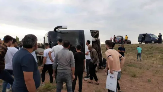 Kayseri'de tur otobüsü devrildi: 31 yaralı