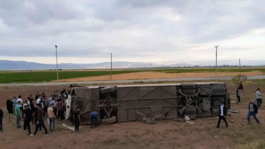 Kayseri'de tur otobüsü devrildi: 31 yaralı