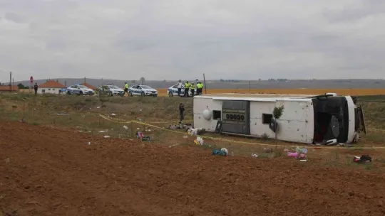 Kayseri'de tur otobüsü devrildi: 31 yaralı