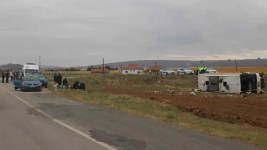 Kayseri'de tur otobüsü devrildi: 31 yaralı