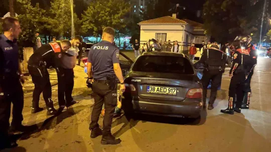 Otomobille polisten kaçan araçta uyuşturucu bulundu