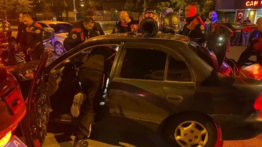 Otomobille polisten kaçan araçta uyuşturucu bulundu