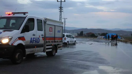 Kayseri'de yağmur sele neden oldu, mahsur kalan 2 kişi kurtarıldı