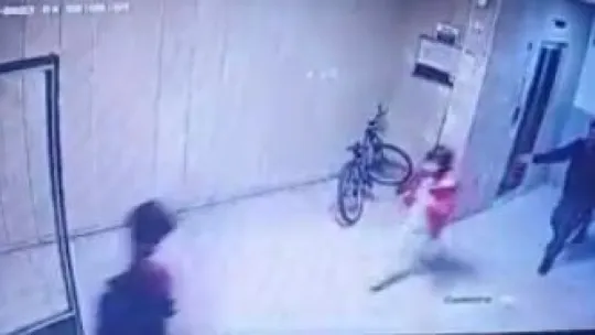 Kayseri'deki depremde vatandaşlar panikle kendilerini sokağa attı
