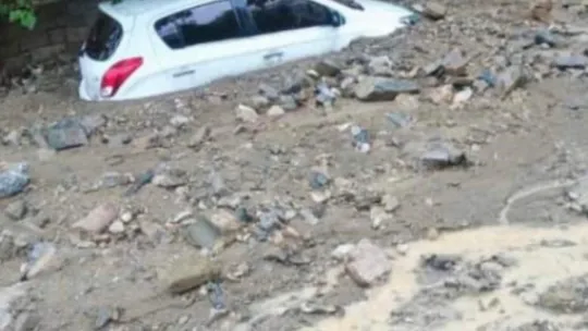 Kayseri'deki selde araçlar çamura gömüldü