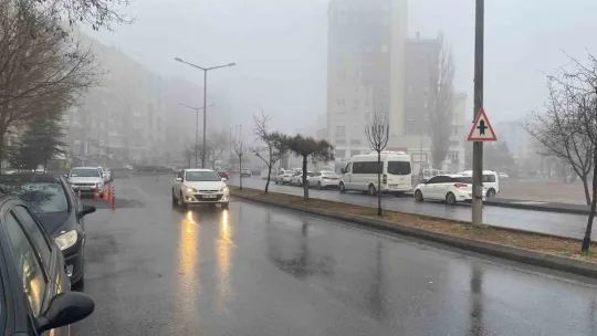 Kayseri güne sisle uyandı: Görüş mesafesi 10 metreye düştü