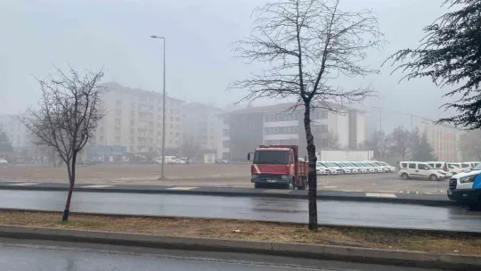 Kayseri güne sisle uyandı: Görüş mesafesi 10 metreye düştü