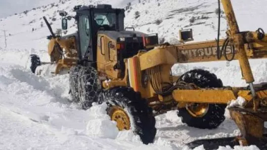 Kayseri'nin en doğusunda karla mücadele devam ediyor