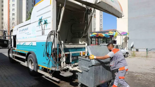 Kayseri'nin ilki Talas'ın rutini: konteyner yıkama