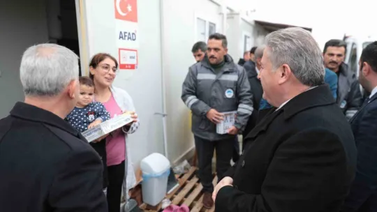 Kayseri'nin yardım tırları, Kardeş Belediye Yeşilyurt'a teslim edildi
