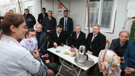 Kayseri'nin yardım tırları, Kardeş Belediye Yeşilyurt'a teslim edildi