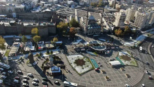 Kayseri'ye kar 'gelemiyor'