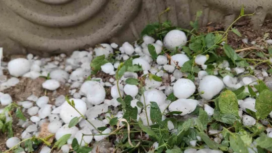 Kayseri'yi sağanak, dolu ve fırtına vurdu
