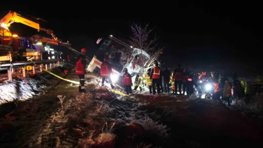 Kayseride yolcu otobüsü şarampole devrildi: 4 ölü, 24 yaralı