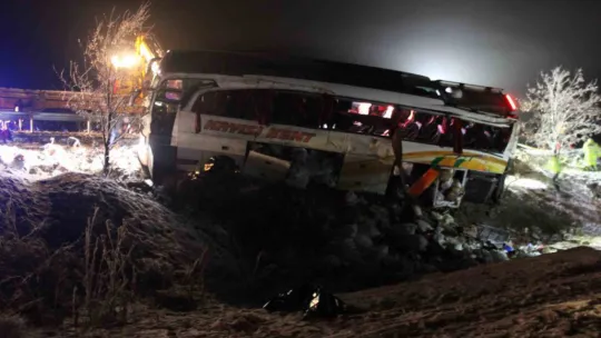 Kayseride yolcu otobüsü şarampole devrildi: 4 ölü, 24 yaralı