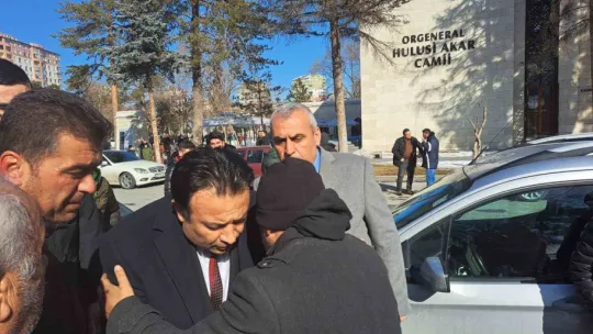 Kayserili öğretmenin ailesi depremde hayatını kaybetti
