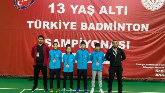Kayserili sporcular Badminton'da Türkiye üçüncüsü