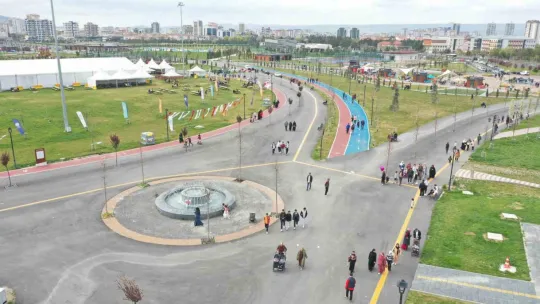 Kayserililer, bayram tatilinde Millet Bahçesi'ne akın etti