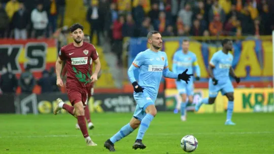 Kayserispor galibiyeti başkana hediye etti