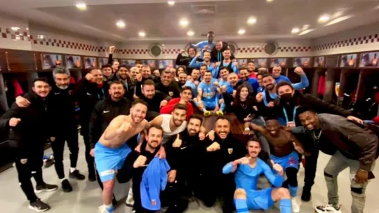 Kayserispor galibiyeti başkana hediye etti