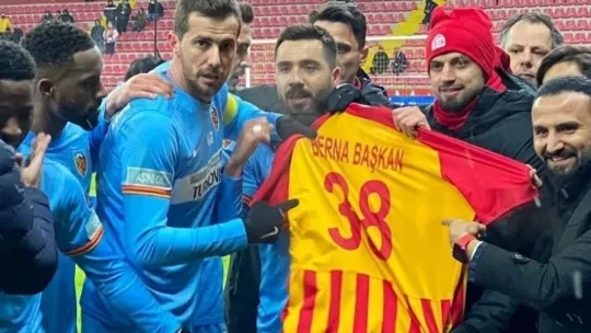 Kayserispor galibiyeti başkana hediye etti