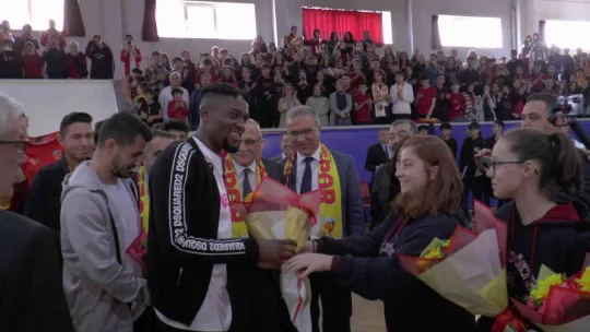 Kayserisporlu futbolcular lise öğrencileriyle buluştu