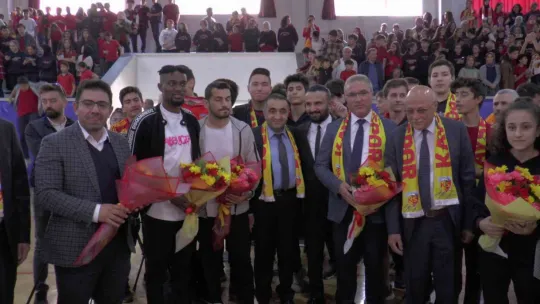 Kayserisporlu futbolcular lise öğrencileriyle buluştu