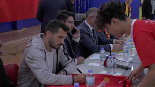 Kayserisporlu futbolcular lise öğrencileriyle buluştu