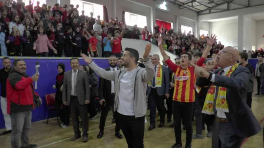 Kayserisporlu futbolcular lise öğrencileriyle buluştu