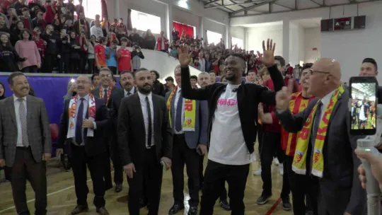 Kayserisporlu futbolcular lise öğrencileriyle buluştu