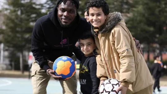 Kayserisporlu futbolculardan depremzede çocuklara ziyaret