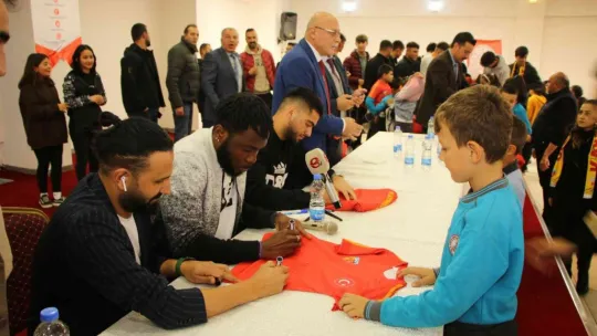 Kayserisporlu oyuncular, Tomarza'da öğrencilerle buluştu