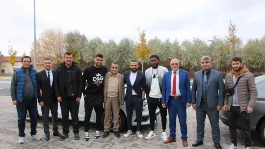 Kayserisporlu oyuncular, Tomarza'da öğrencilerle buluştu