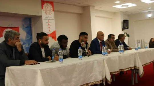 Kayserisporlu oyuncular, Tomarza'da öğrencilerle buluştu