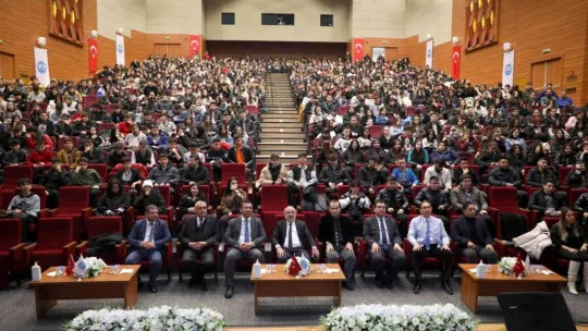KAYÜ Rektörü Karamustafa, Lise Öğrencileriyle Söyleşi Etkinliğinde Buluştu