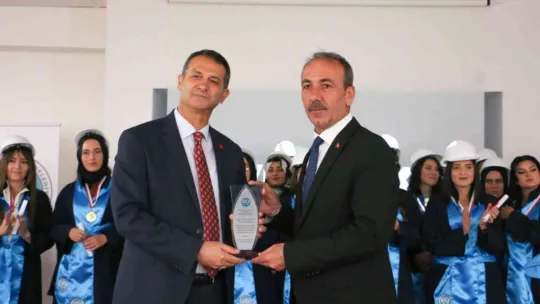 KAYÜ Tomarza Mustafa Akıncıoğlu MYO'da Mezuniyet Coşkusu