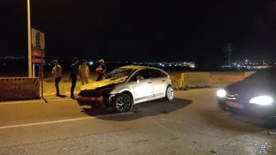 Kaza yapan otomobilin tekerleği koptu: 1'i ağır 3 yaralı