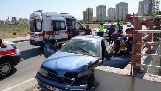 Kazada araçta sıkışan sürücünün feryadı yürekleri dağladı