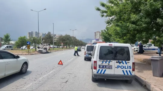 Kazada savrulan araç ters döndü: 3 yaralı
