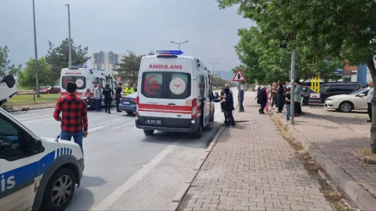 Kazada savrulan araç ters döndü: 3 yaralı