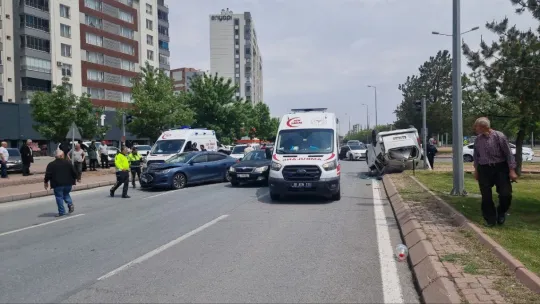 Kazada savrulan araç ters döndü: 3 yaralı