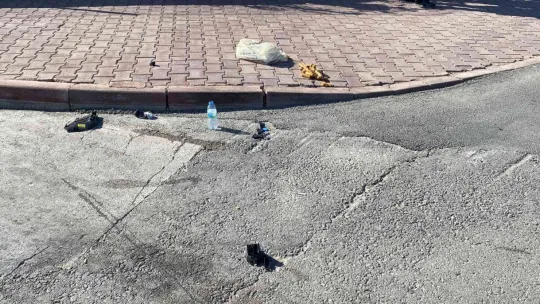 Kazada savrulan otomobil çocuklara çarptı: 2 yaralı