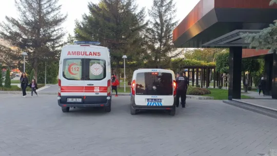 Kendine zarar veren şahıs belediye binasında kendini lavaboya kilitledi