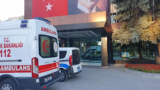 Kendine zarar veren şahıs belediye binasında kendini lavaboya kilitledi