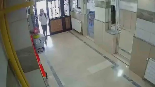 Kendini polis olarak tanıttı, yaşlı çifti dolandıramadan yakalandı