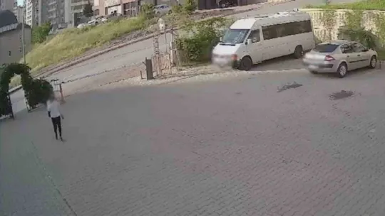 Kendini polis olarak tanıttı, yaşlı çifti dolandıramadan yakalandı